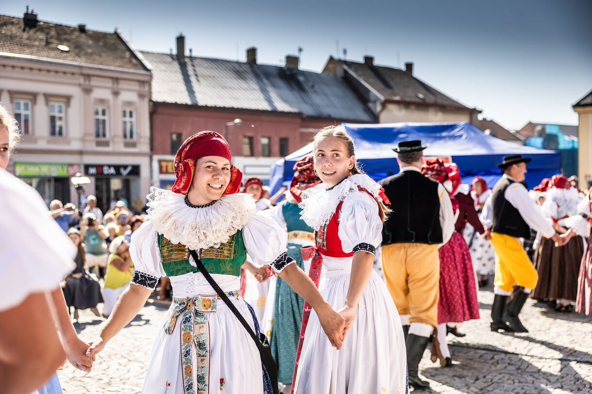 Setkání Hanáků: Oslava Hanáckých tradic v Příkazech a Nákle