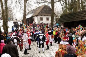 Masopust na Veselém Kopci v podání vesnické skupiny ze Studnice, 2018. Foto: Pavel Bulena, Muzeum v přírodě Vysočina