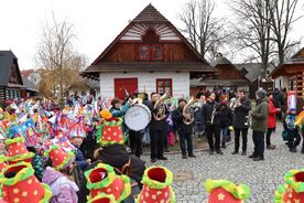 Dopolední část programu patří masopustnímu průvodu dětí z hlineckých škol a okolí, 2023. Foto: Pavel Bulena, Muzeum v přírodě Vysočina