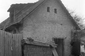 2_ Lisovna oleje v Brumově, pohled na vstupní štítovou stěnu, 1972 / The oil mill in Brumov, the entry gable wall, 1972