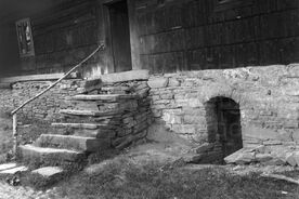 3_Kamenné schody před vstupem, vpravo sklep, 1966 / Stone steps in front of the entrance, the cellar to the right, 1966