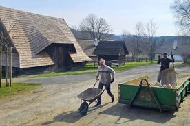 Z dobrovolnictví firmy T-Mobile na Veselém Kopci a Betlémě v Hlinsku, 2026. Foto: Blanka Grossová, T-Mobile