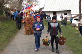 V roce 2022 představili na Veselém Kopci obyčej vodění jidáše chlapci z vesnice Vinary, 2022. Foto: Pavel Bulena, Muzeum v přírodě Vysočina